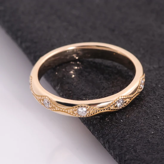 Уникальное обручальное кольцо Milgrain из желтого золота 14 карат с камнем муассанит в Half Eternity