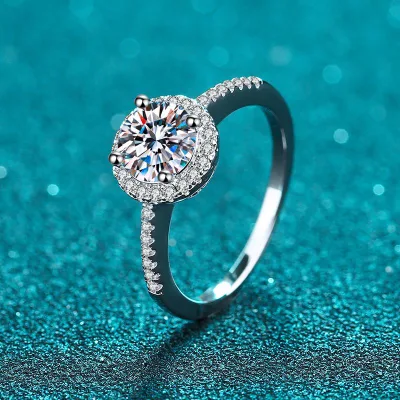 Женское кольцо с бриллиантом круглой огранки с серебряным ледяным муассанитом S925